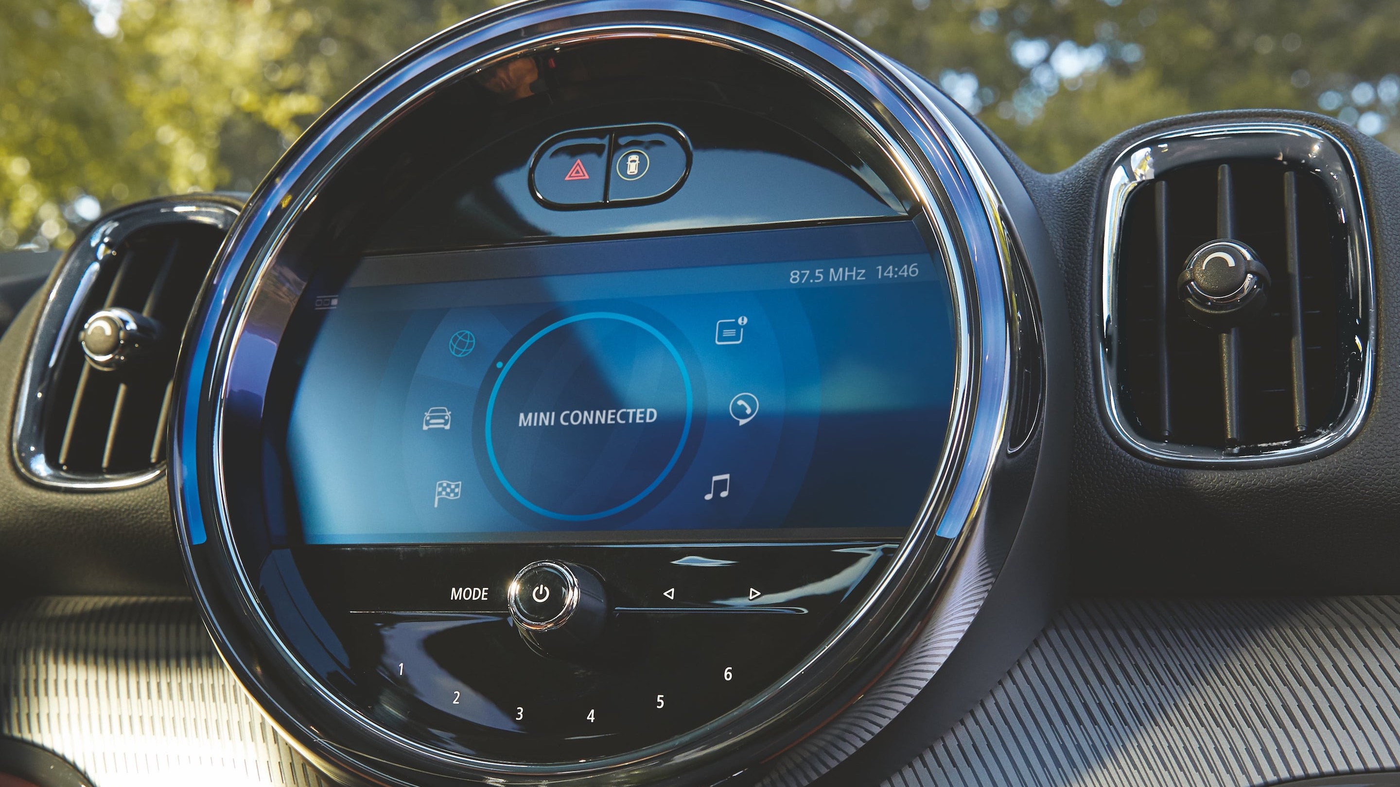 MINI PHEV Intelligent Assistance